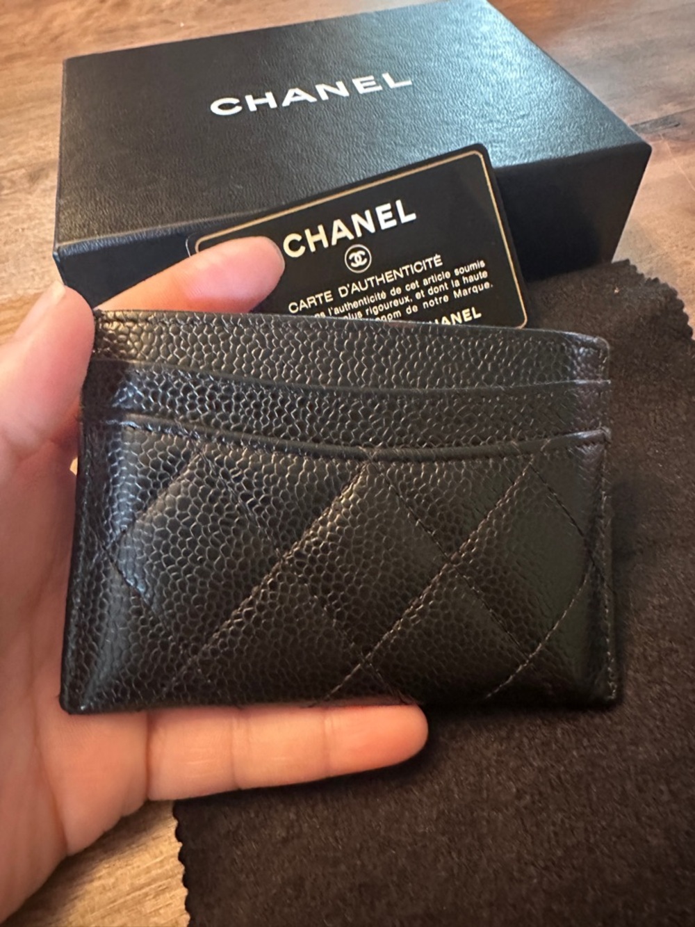 ✨Chanel Classic Caviar Card Holder – Black with Gold Hardware✨ - Picture 6 of 16